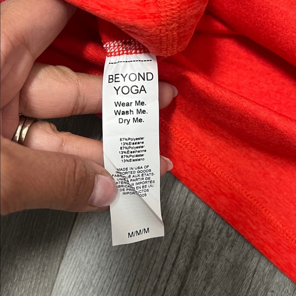 Beyond Yoga woman’s razor back tank top / color RDFLS/ size M NWT - Picture 7 of 12